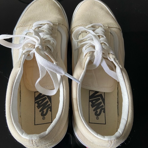 Cream vans - Picture 4 of 4